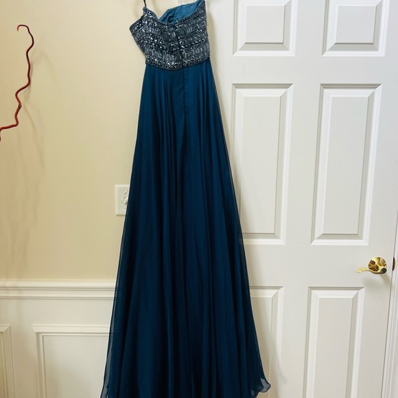 Sherri Hill Elegant Navy beaded Gown size 00 - Picture 9 of 12